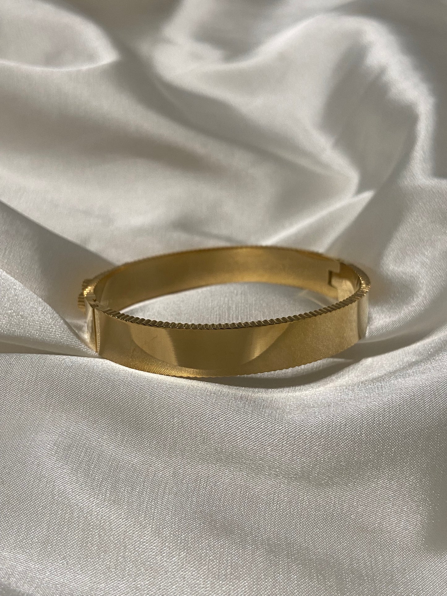 Multi Clovers Stainless Steel Gold Bangle